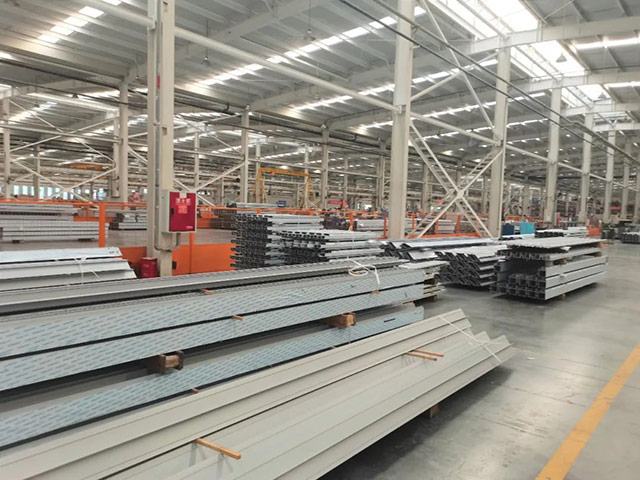 米玛全向叉车.jpg 米玛全向叉车.jpg