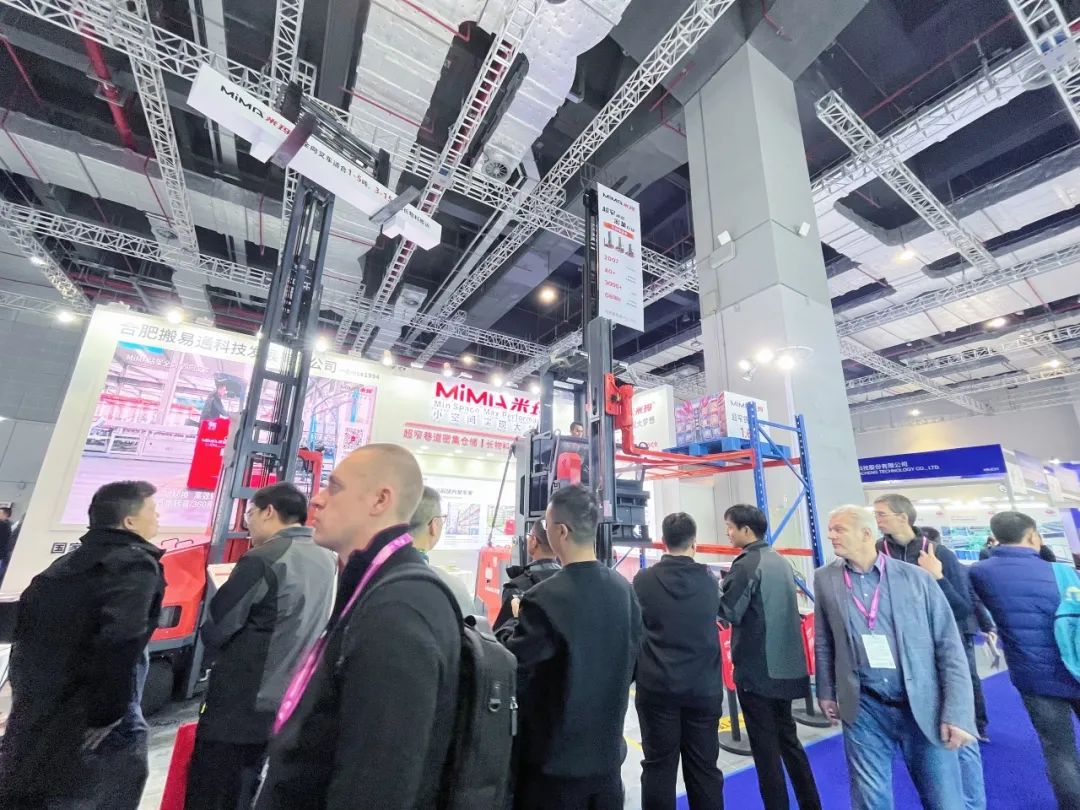 米玛MiMA叉车国际纺织展演示.jpg 米玛MiMA叉车国际纺织展演示.jpg