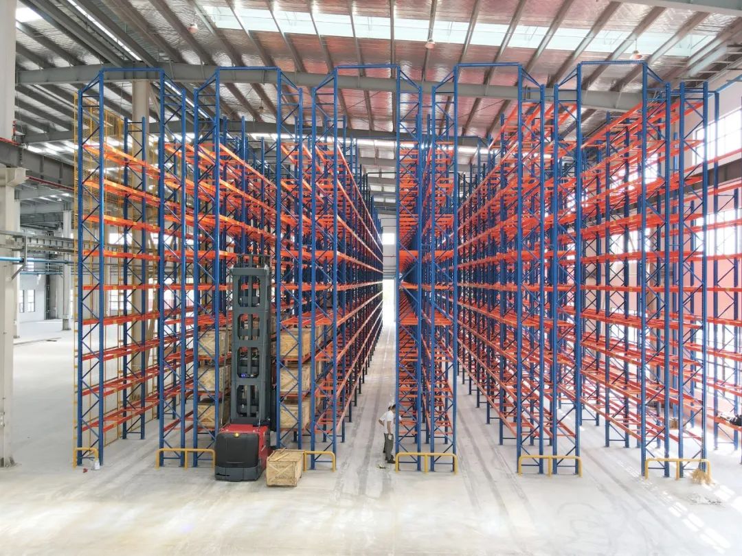 米玛MiMA人上型三向叉车.jpg 米玛MiMA人上型三向叉车.jpg