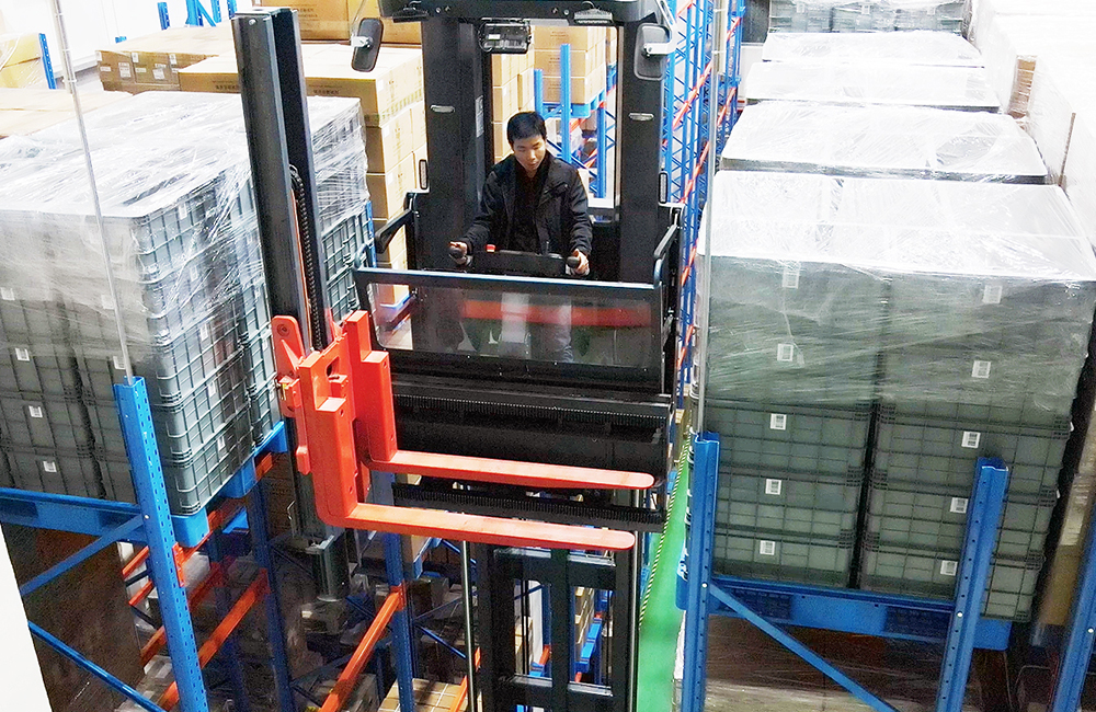 米玛窄巷道三向叉车.jpg 米玛窄巷道三向叉车.jpg