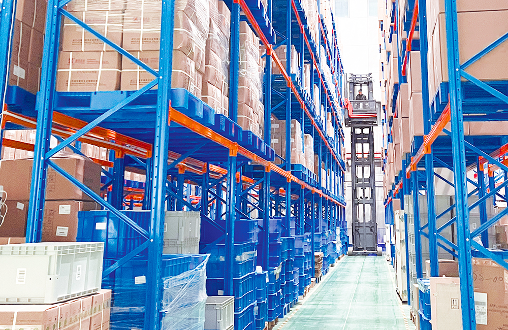 米玛三向电动叉车.jpg 米玛三向电动叉车.jpg