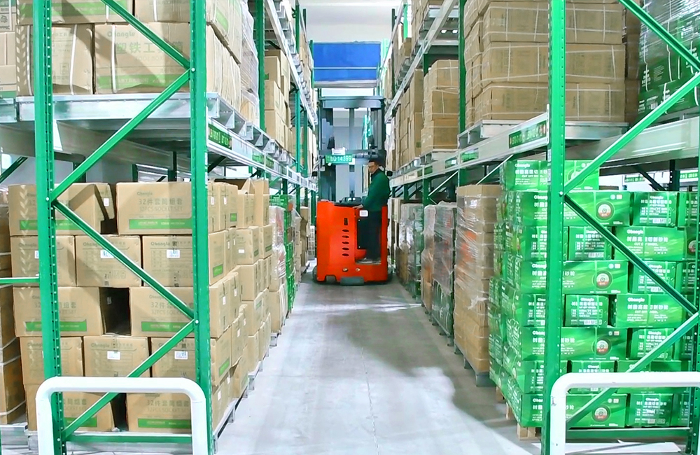 MiMA米玛站驾式三向堆垛车MC15-4.jpg MiMA米玛站驾式三向堆垛车MC15-4.jpg