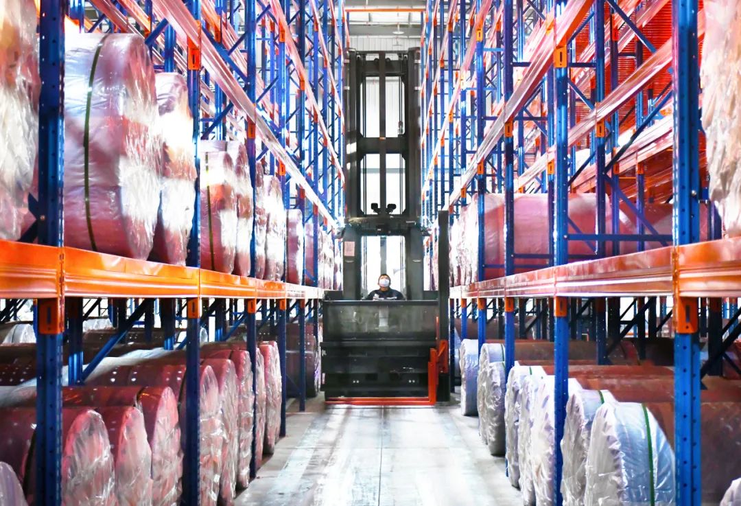 米玛窄巷道三向叉车1.jpg 米玛窄巷道三向叉车1.jpg