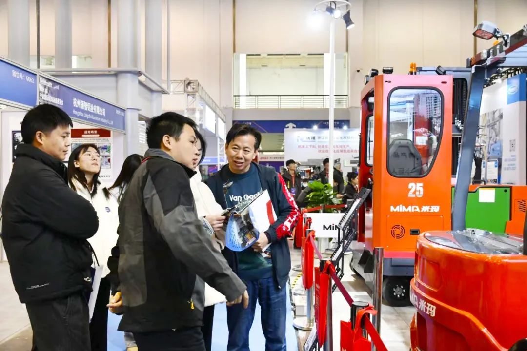 米玛电动叉车展会7.jpg 米玛电动叉车展会7.jpg